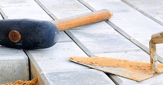 Профессиональная укладка тротуарной брусчатки в Валуйках в октябре