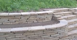 Установка подпорной стенки из камня в Валуйках - стоимость от 3726 руб.